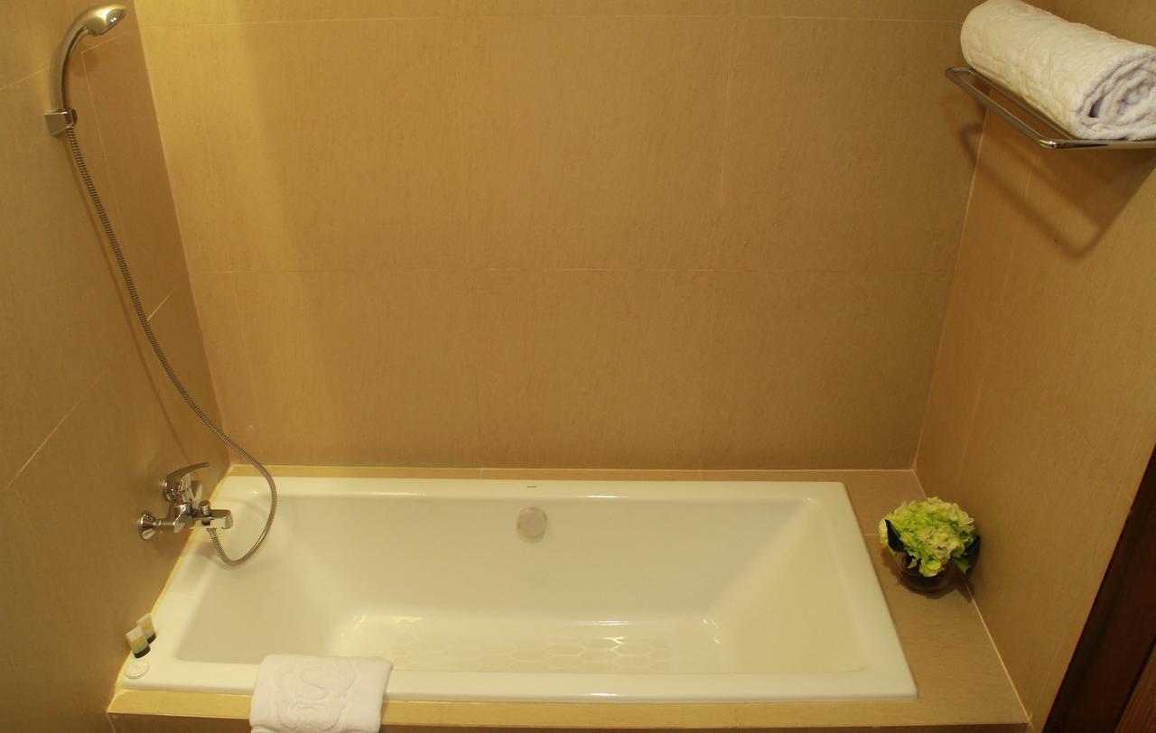 Sutanraja Hotel コタモバグ エクステリア 写真