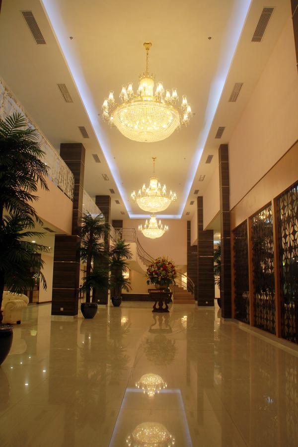 Sutanraja Hotel コタモバグ エクステリア 写真