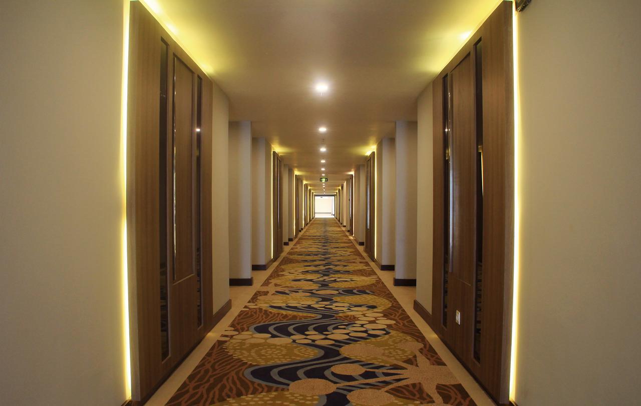 Sutanraja Hotel コタモバグ エクステリア 写真