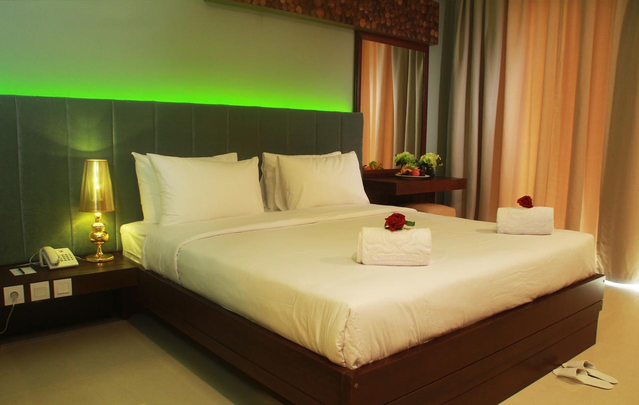 Sutanraja Hotel コタモバグ エクステリア 写真